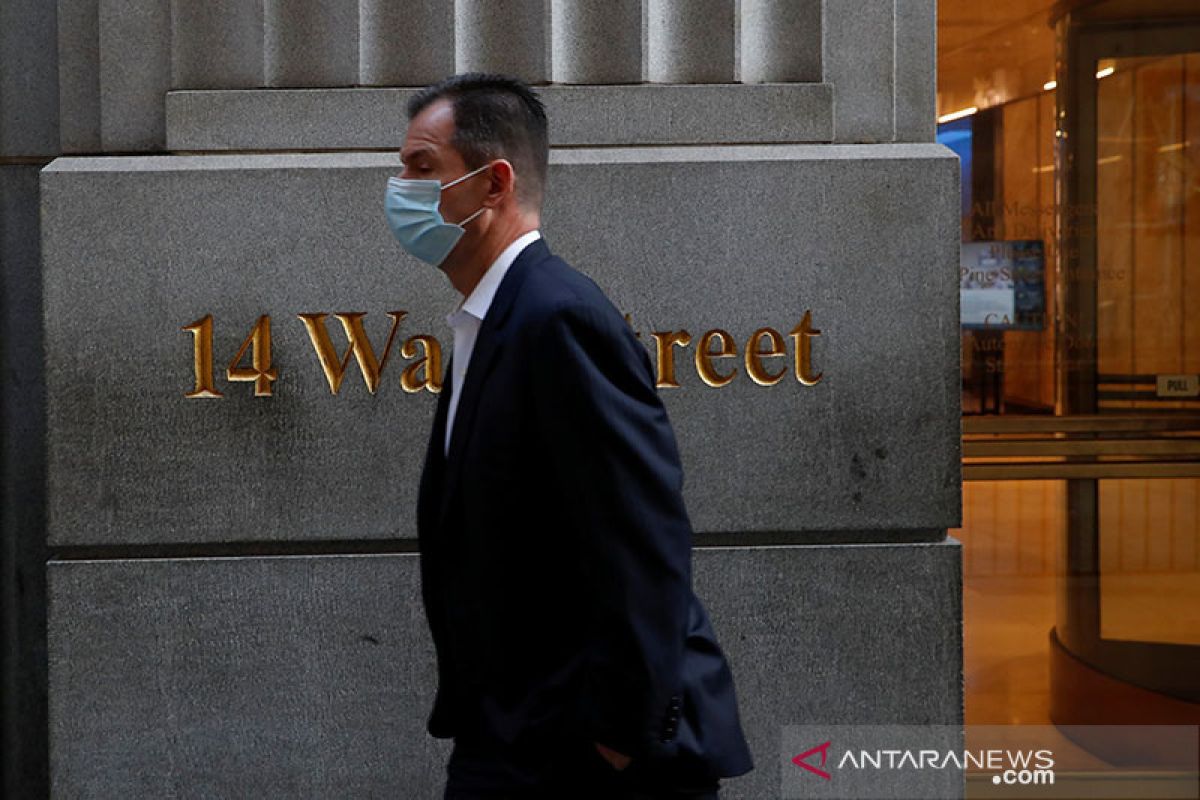 Wall Street beragam, S&P 500, Dow turun dari rekor penutupan tertinggi