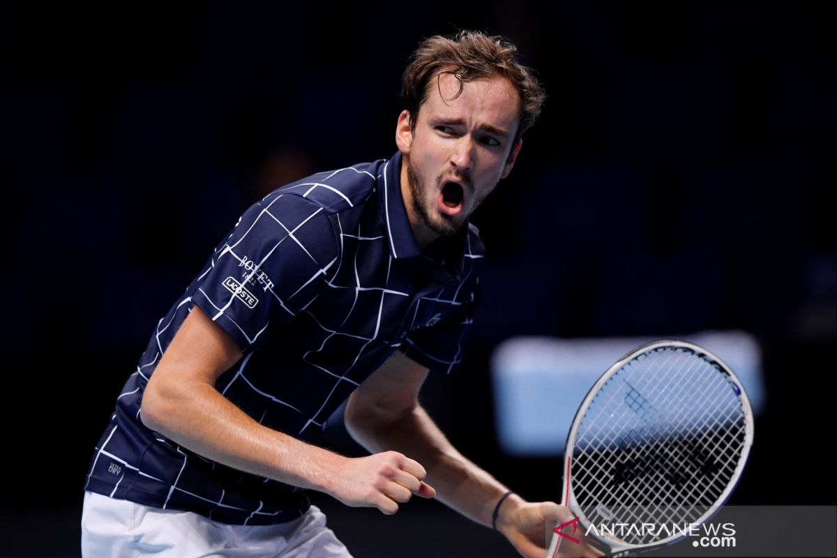 Medvedev kalahkan Nadal,  hadapi Thiem di partai puncak ATP Finals.