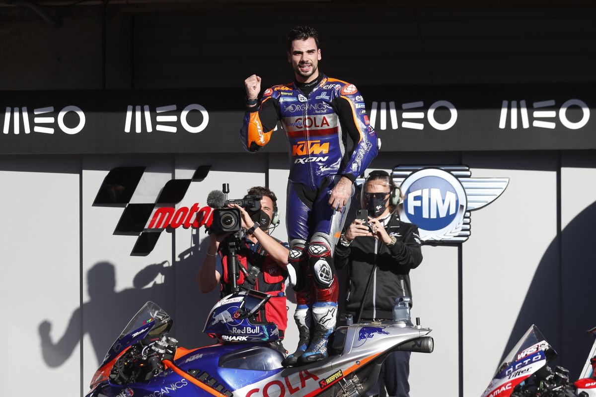 MotoGP: Oliveira tampil dominan juarai Grand Prix penutup musim di Portugal