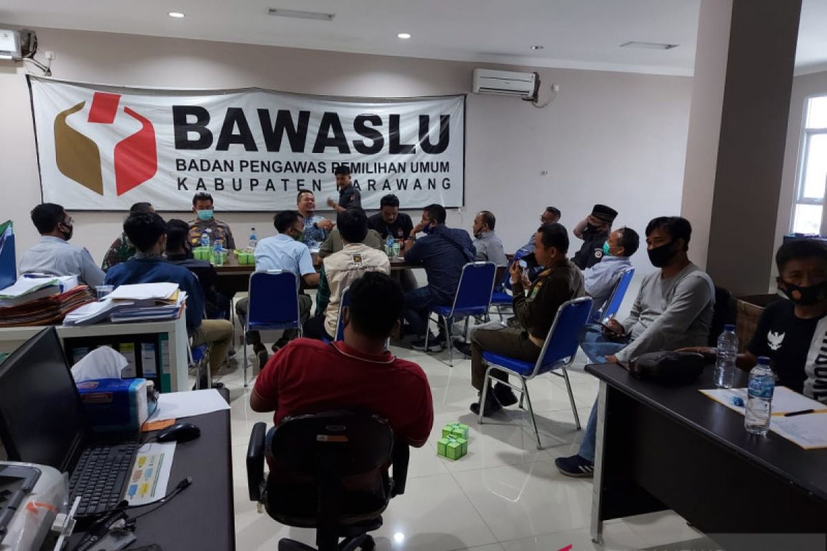 Bawaslu Karawang awasi penyortiran dan pelipatan surat suara pilkada