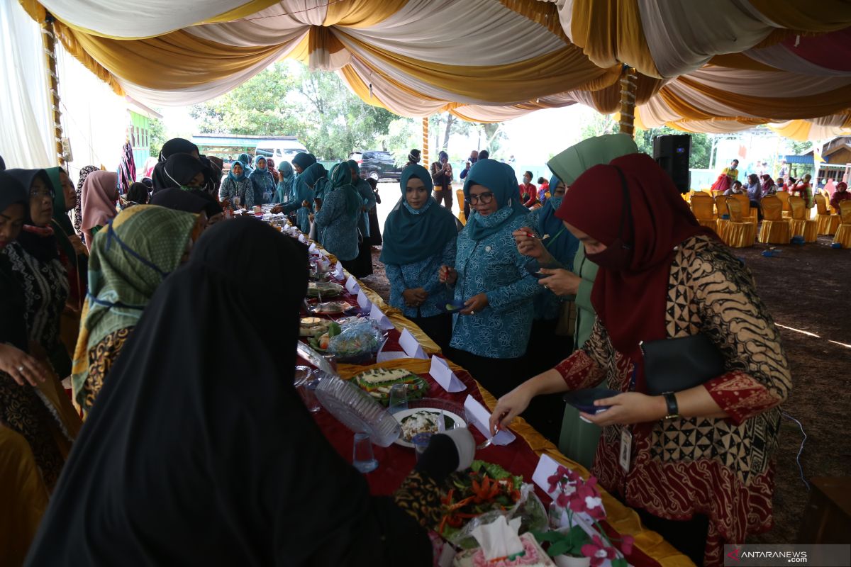 Tanah Laut PKK competing snacks to make people creative