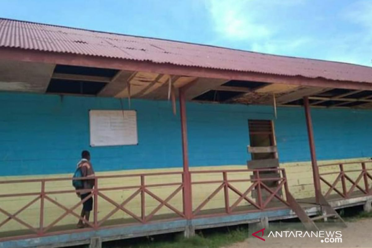 Gedung SD di kampung wilayah pesisir Mimika rusak berat