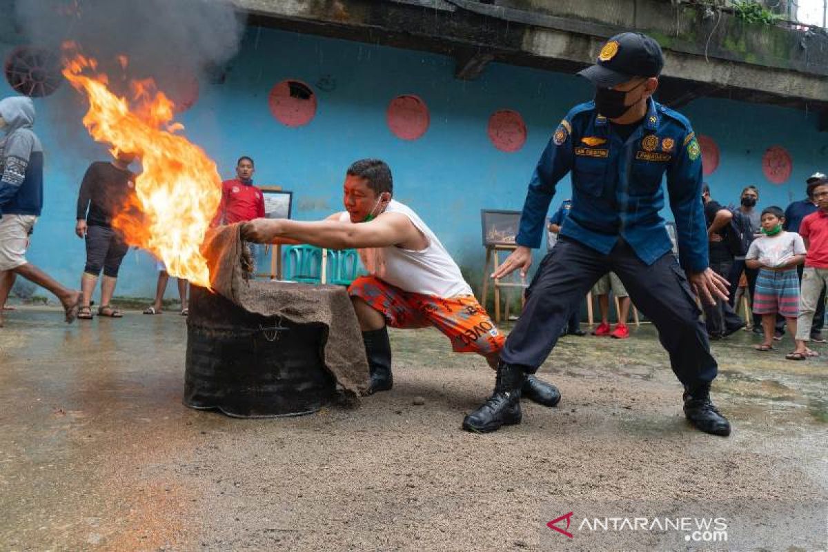 Teratai Rescue-PFI Medan-Damkar edukasi warga Medan siaga bencana