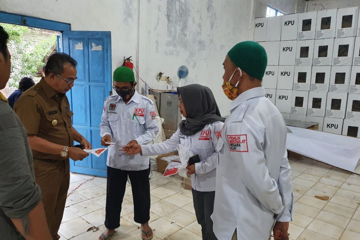 Pjs Bupati kunjungi logistik KPU Kotabaru