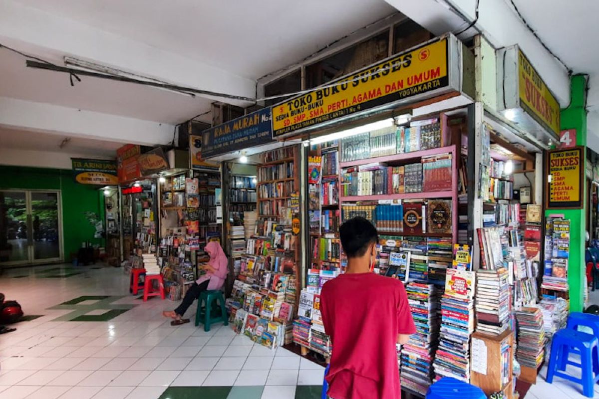 Taman Pintar Yogyakarta mendampingi toko buku Shopping terapkan CHSE