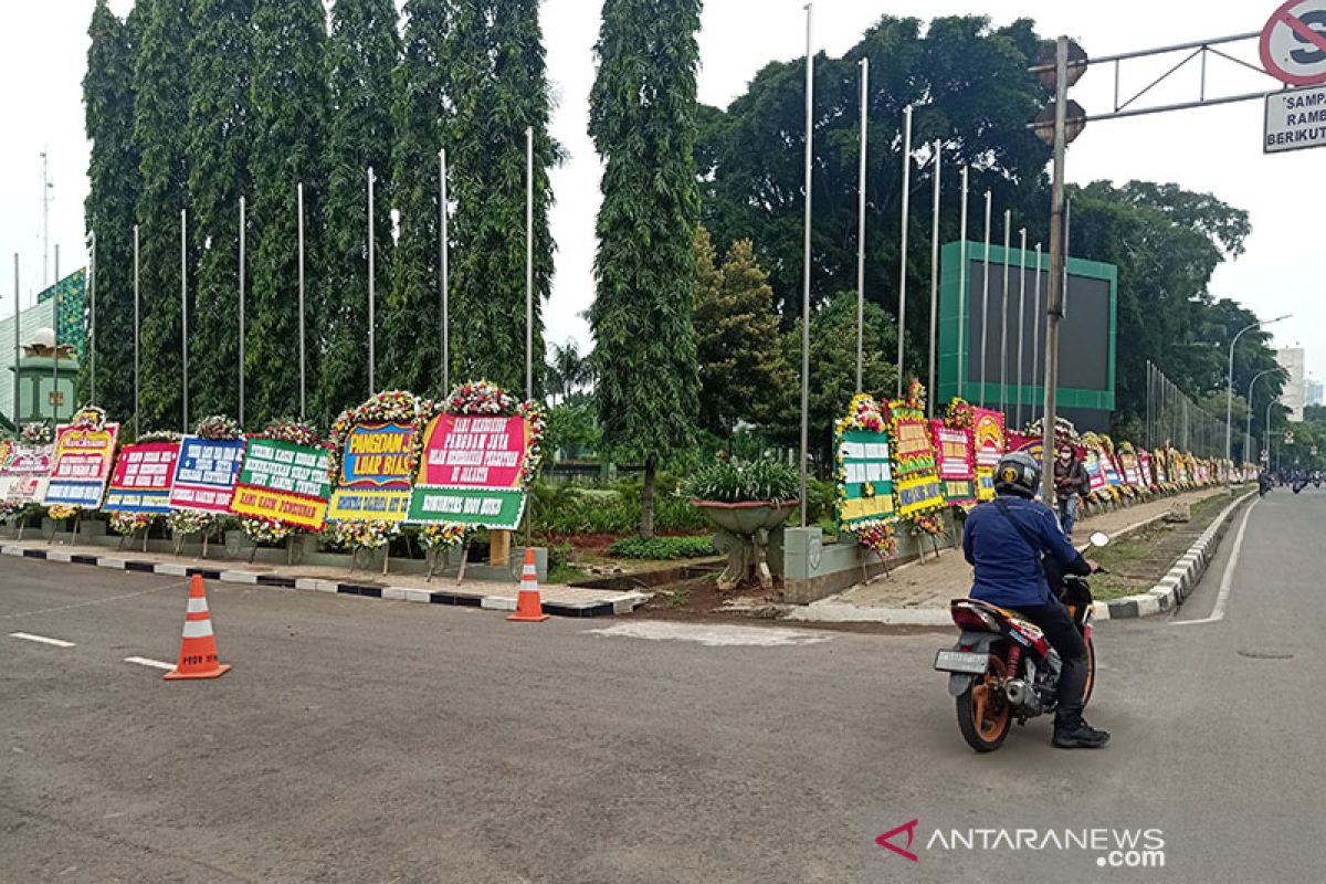 Ratusan karangan bunga untuk Pangdam hiasi Makodam Jaya