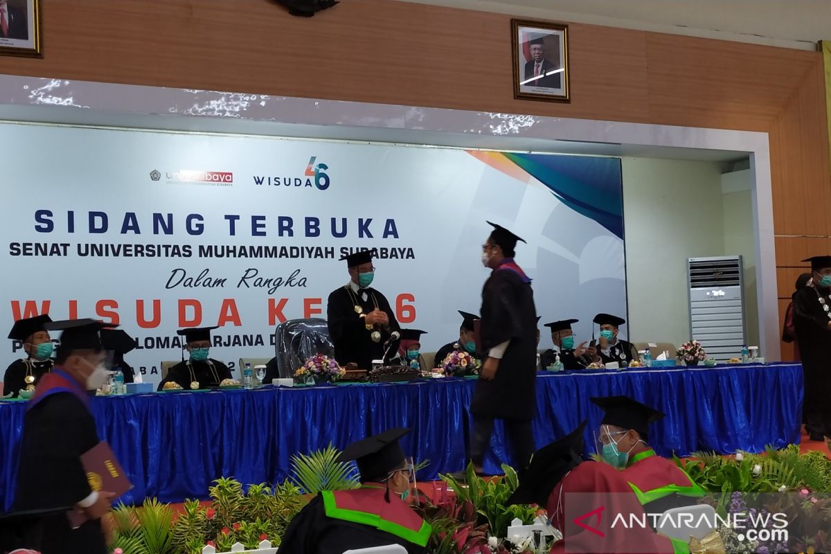 1.138 mahasiswa UM Surabaya diwisuda secara luring dan daring