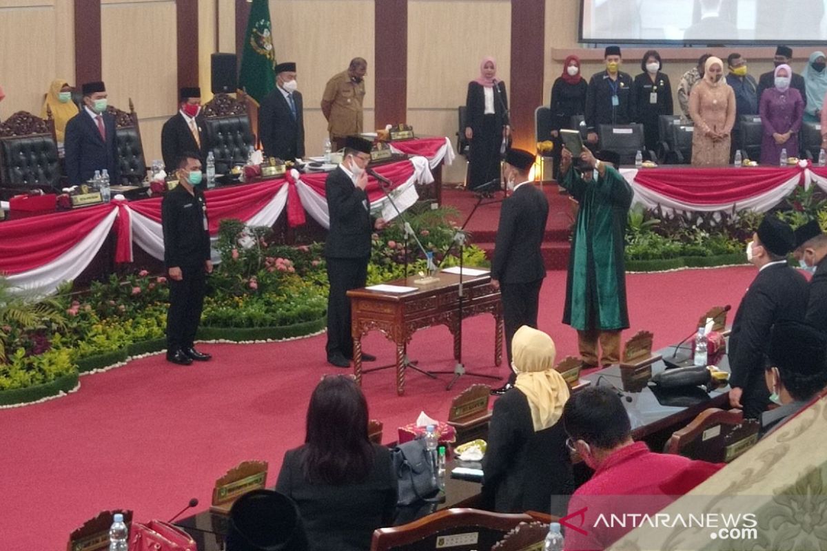 Ketua DPRD Medan lantik Haris Kelana Damanik  jadi anggota dewan