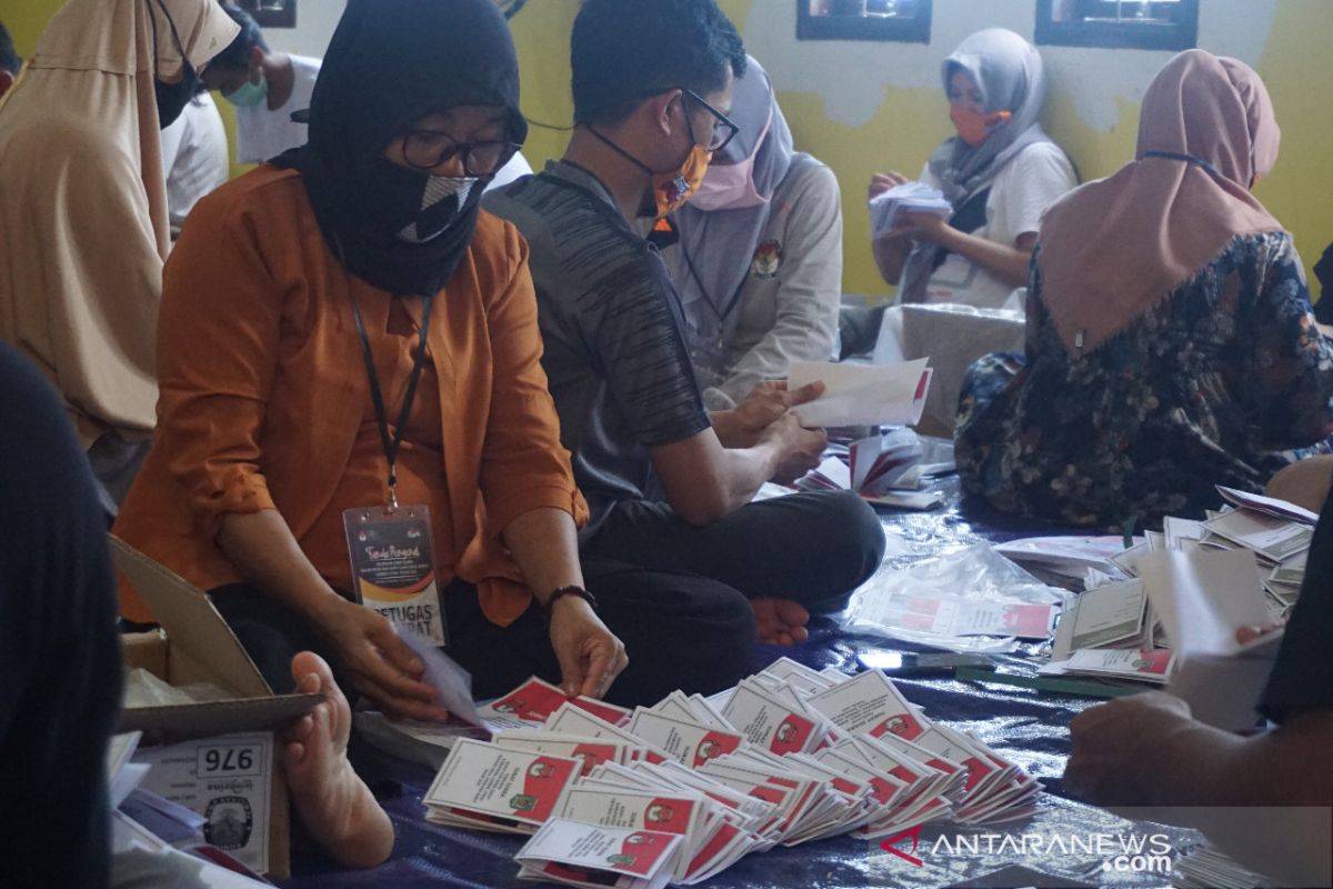 KPU Lombok Utara sortir 178.961 lembar surat suara Pilkada