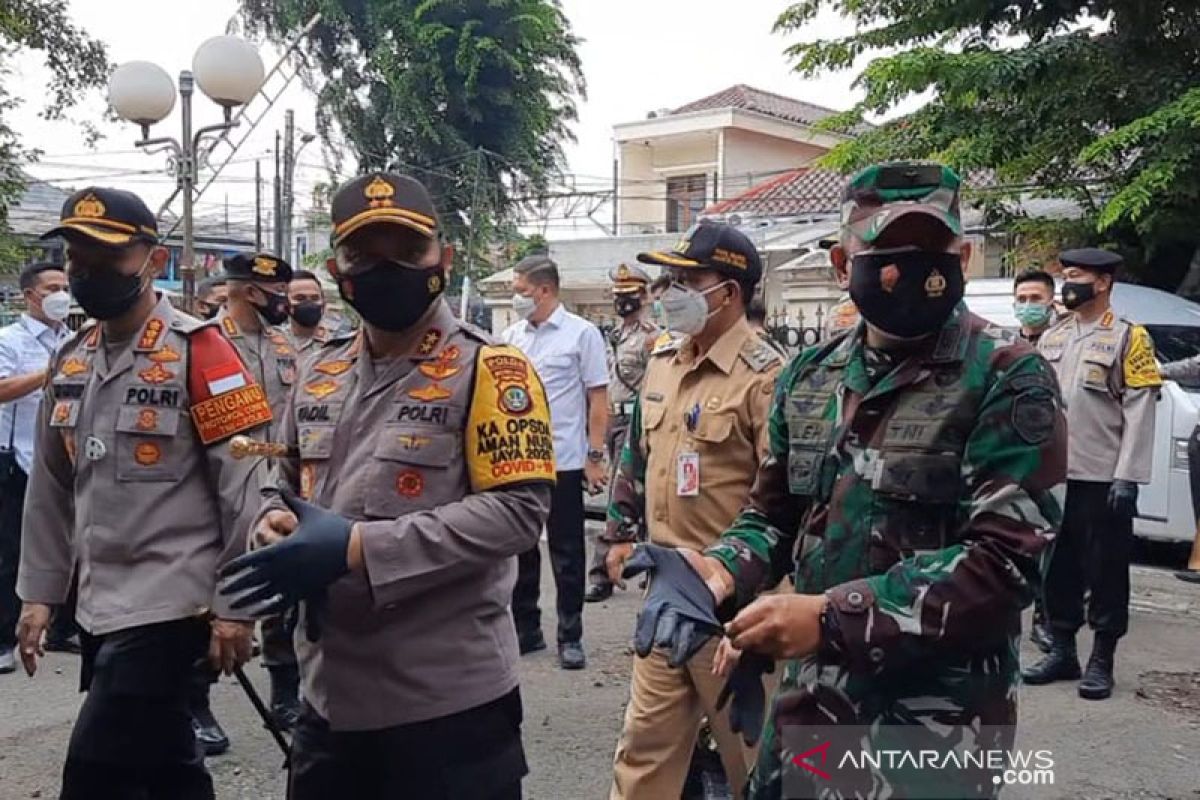 Menyerang petugas polisi, enam pengikut Rizieq Shihab ditembak