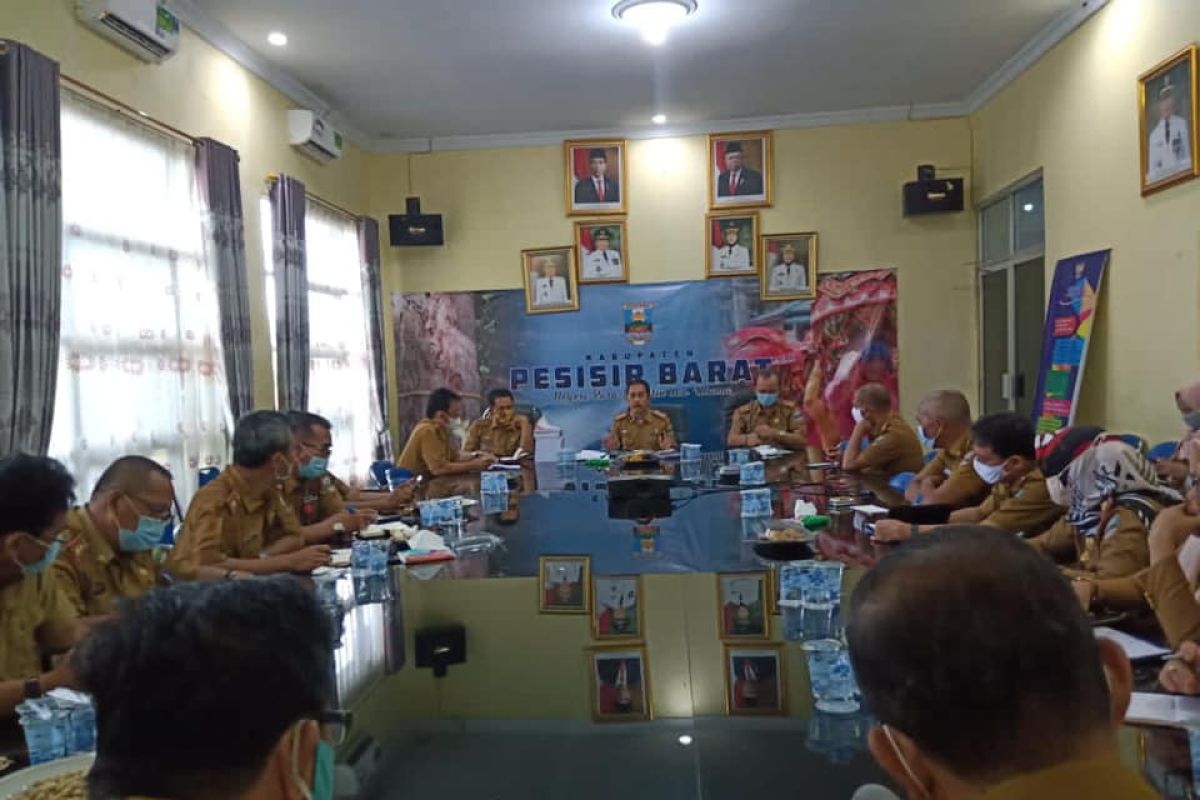 Sekda Pesisir Barat hadiri rapat penyusunan APBD 2021