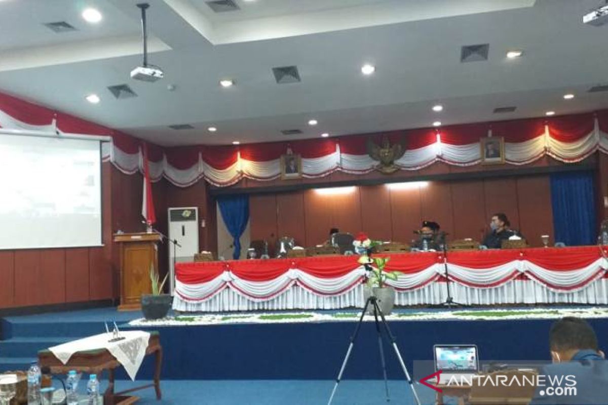 DPRD Belitung gelar paripurna pengesahan APBD 2021 secara daring