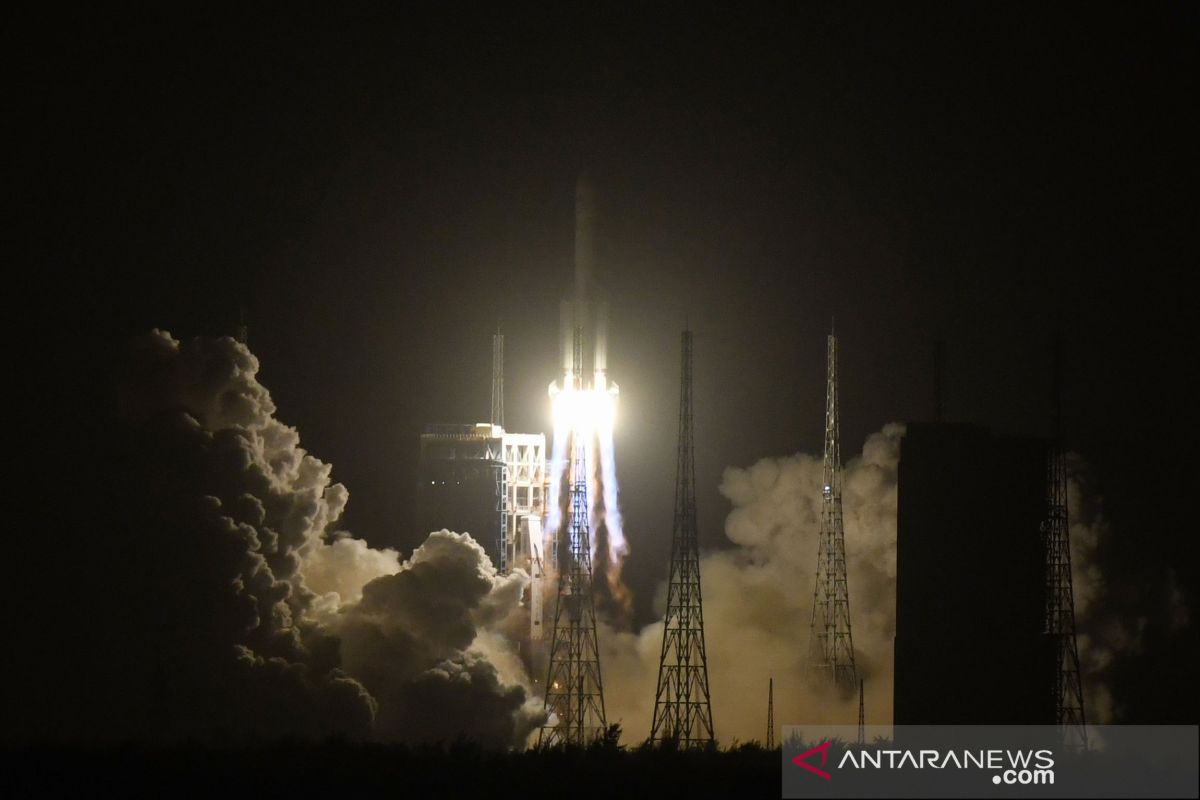 Puing-puing  roket miik China kembali masuk atmosfer