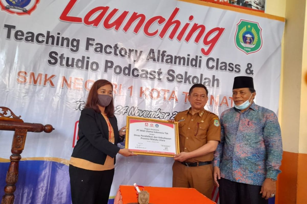 Peduli pendidikan, Alfamidi bekali siswa SMK di Ternate dengan laboratorium ritel