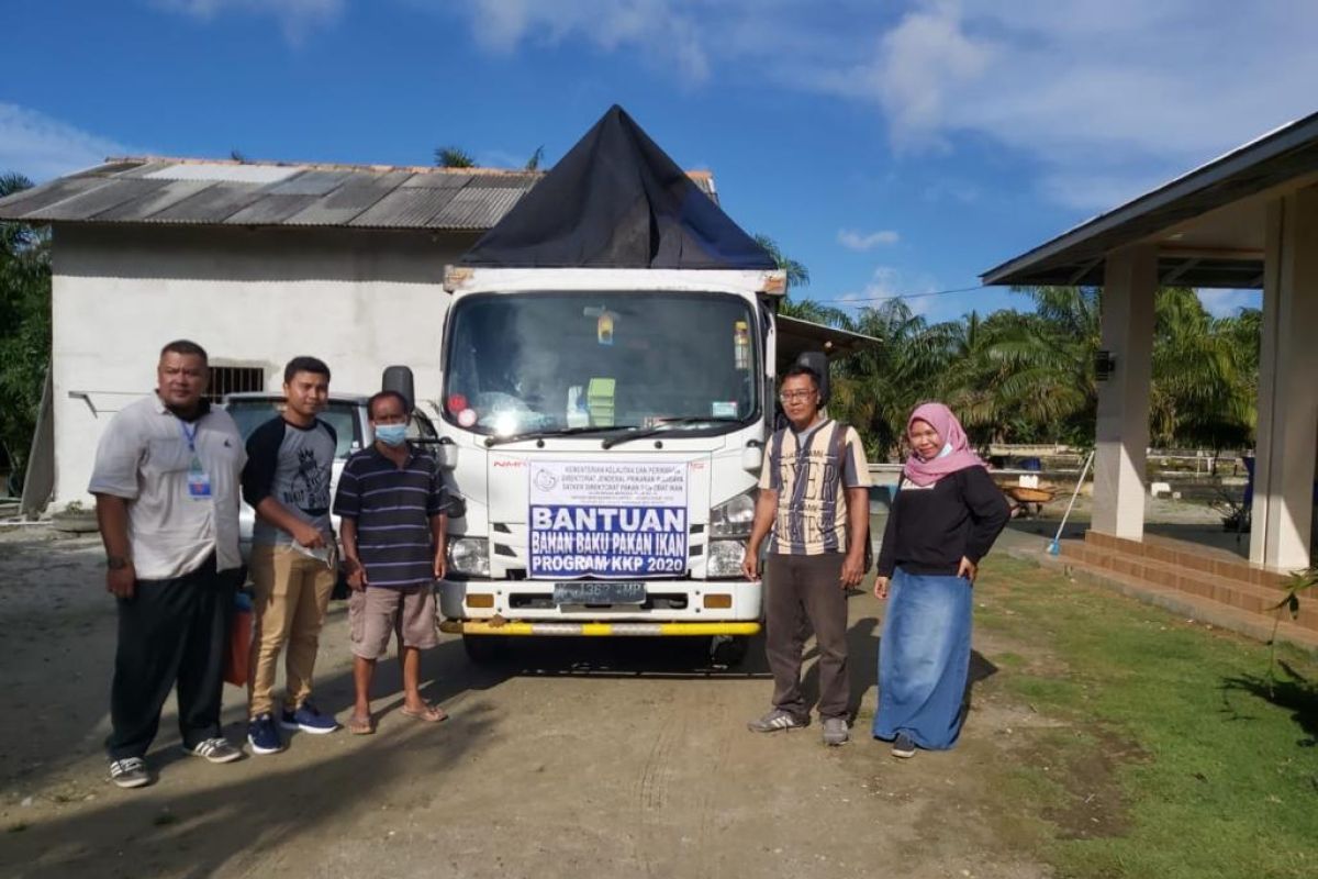 Pemkab Bangka Barat salurkan bantuan mesin pakan ikan