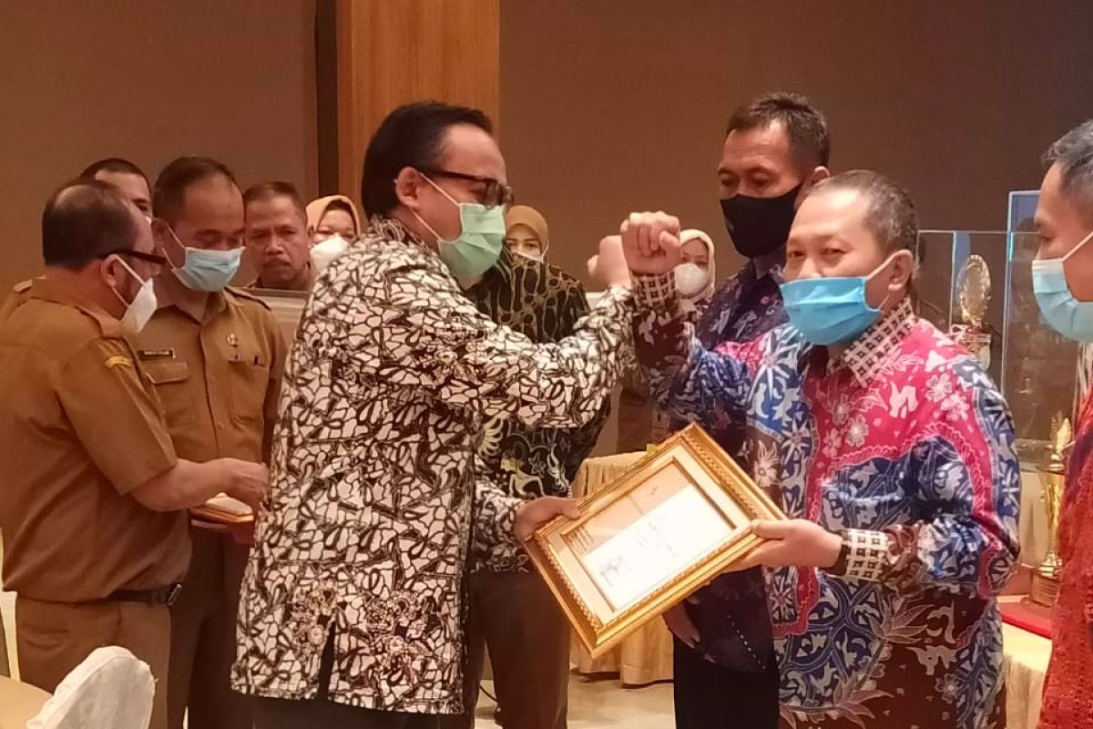 Ikut lomba registrasi penduduk se Sumut, Dukcapil Asahan juara dua