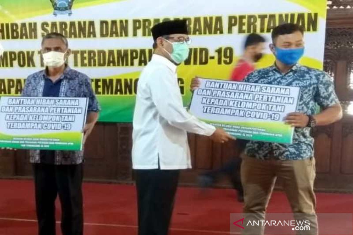 Di Temanggung, 120 kelompok tani terdampak COVID-19 terima bantuan