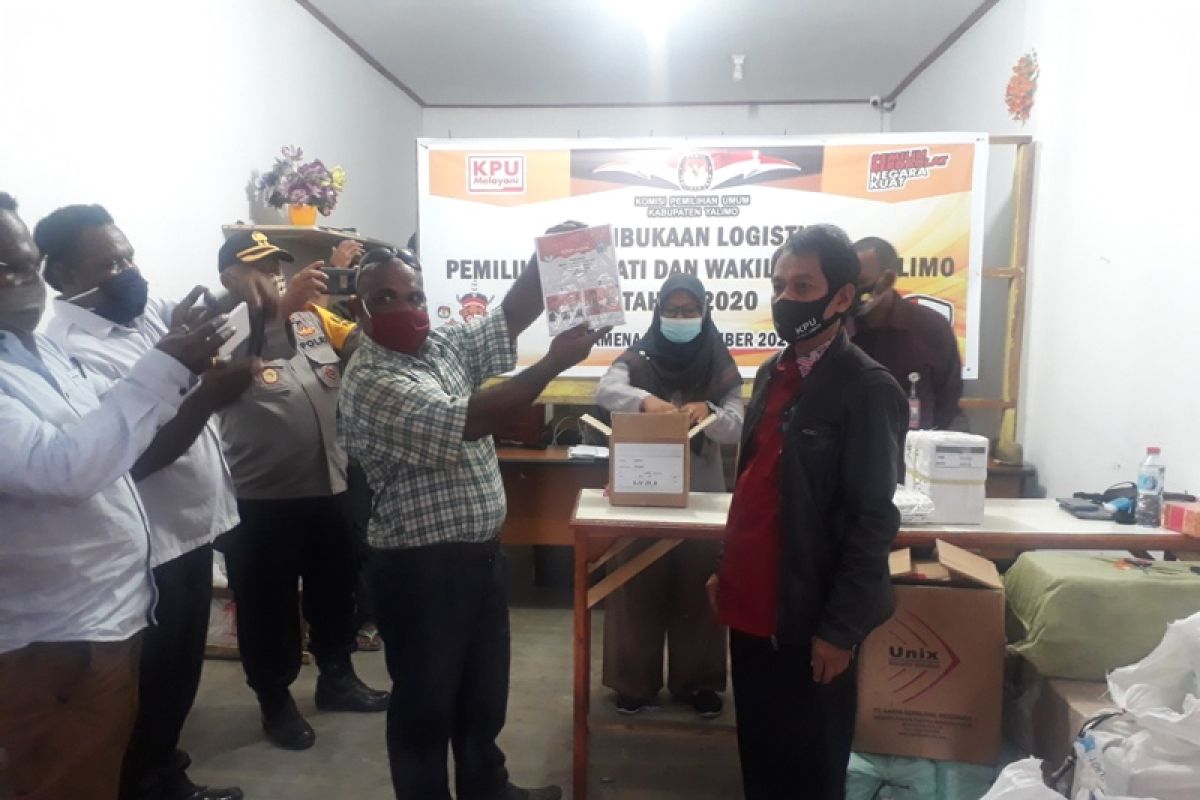 KPU Yalimo, Bawaslu dan perwakilan paslon cek logistik pilkada serentak