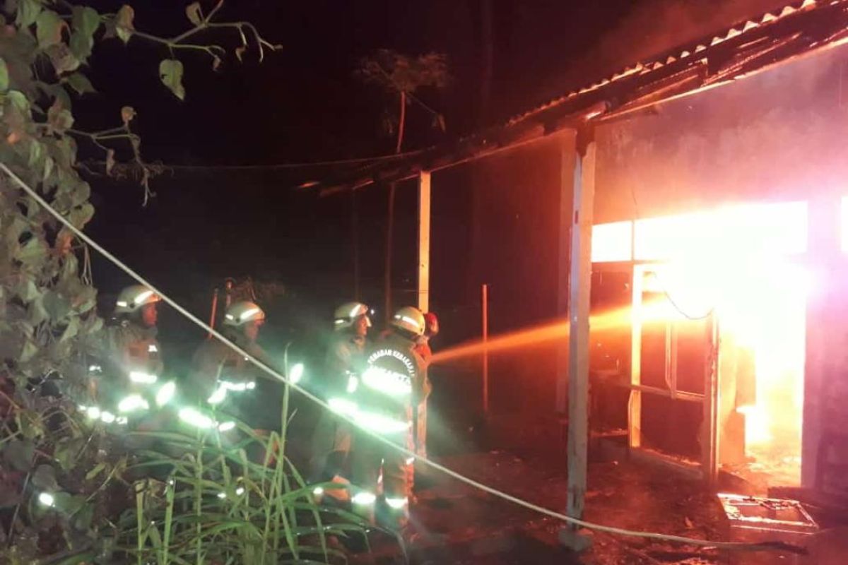 Rumah penjaga sekolah SMK 57 Jakarta terbakar akibat korsleting