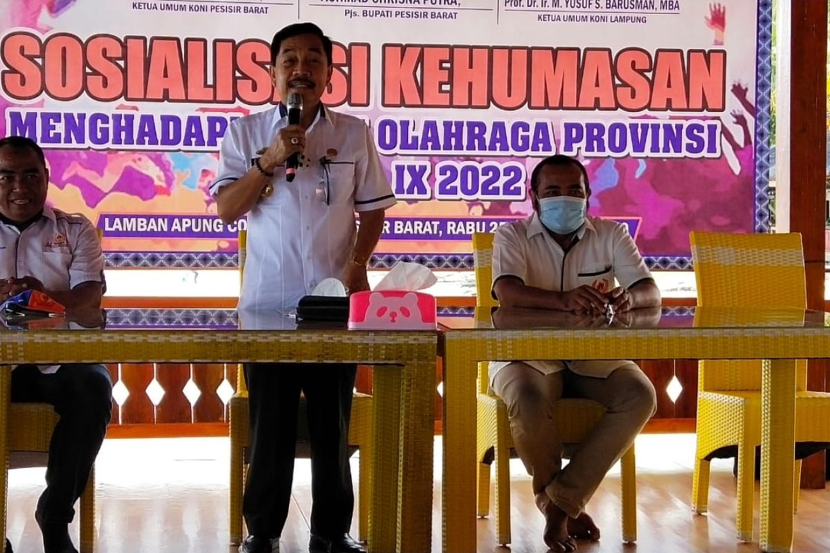 Pj Bupati Chrisna Putra buka sosialisasi kehumasan KONI Pesisir Barat