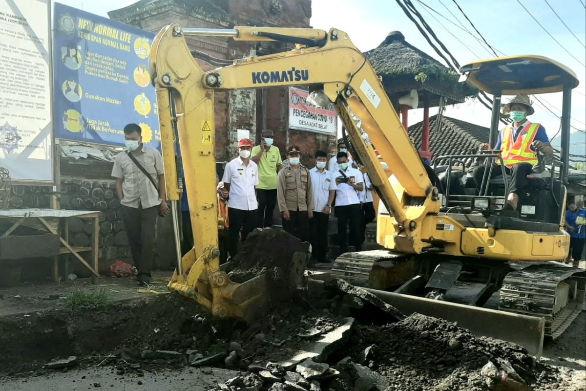 Pjs Bupati Karangasem tinjau rekontruksi ruas Jalan Selat-Sidemen