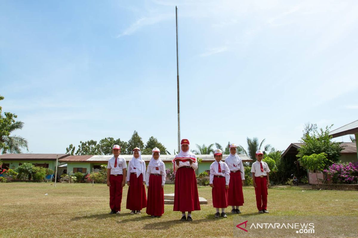 PTPN V sediakan 800 guru di perkebunan