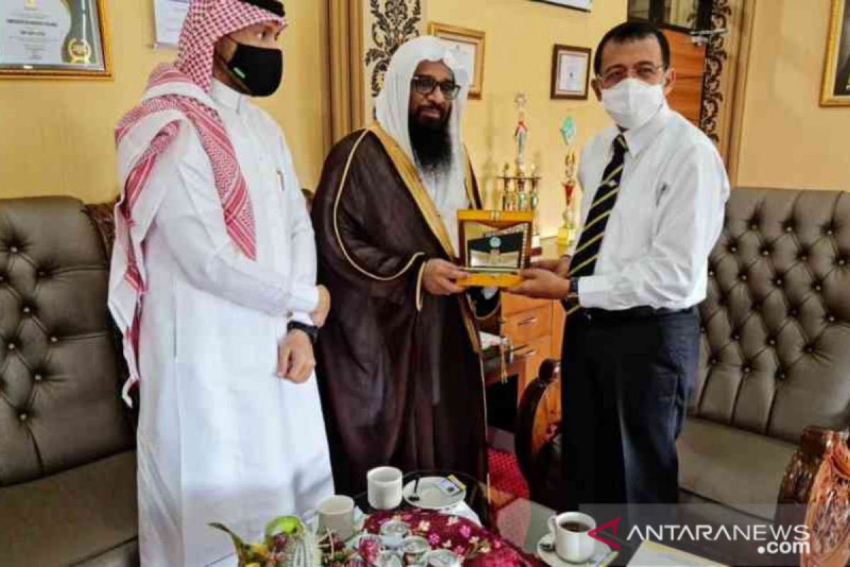 Rektor UNP terima kunjungan atase keagamaan Arab Saudi