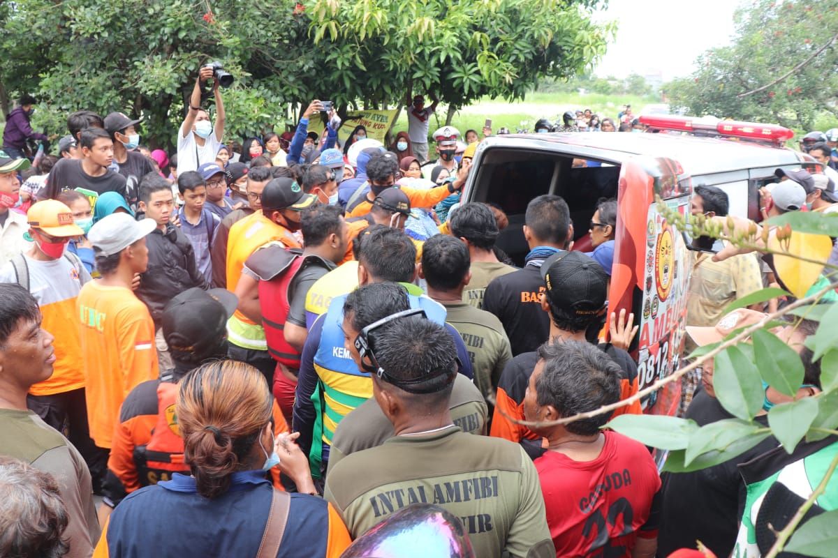 Korban tenggelam di Sungai Buntung  Sidoarjo ditemukan meninggal dunia