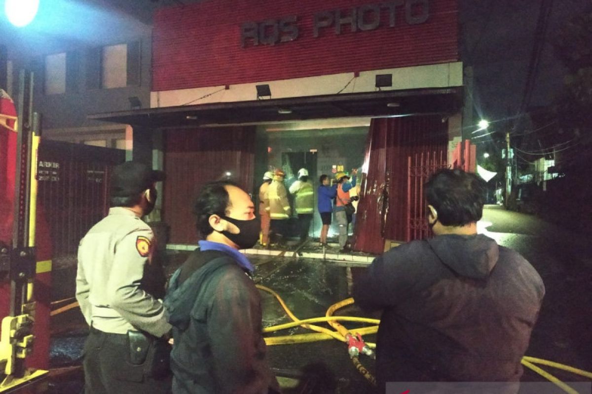 Dini hari, terjadi dua kebakaran di lokasi berbeda di Jakarta