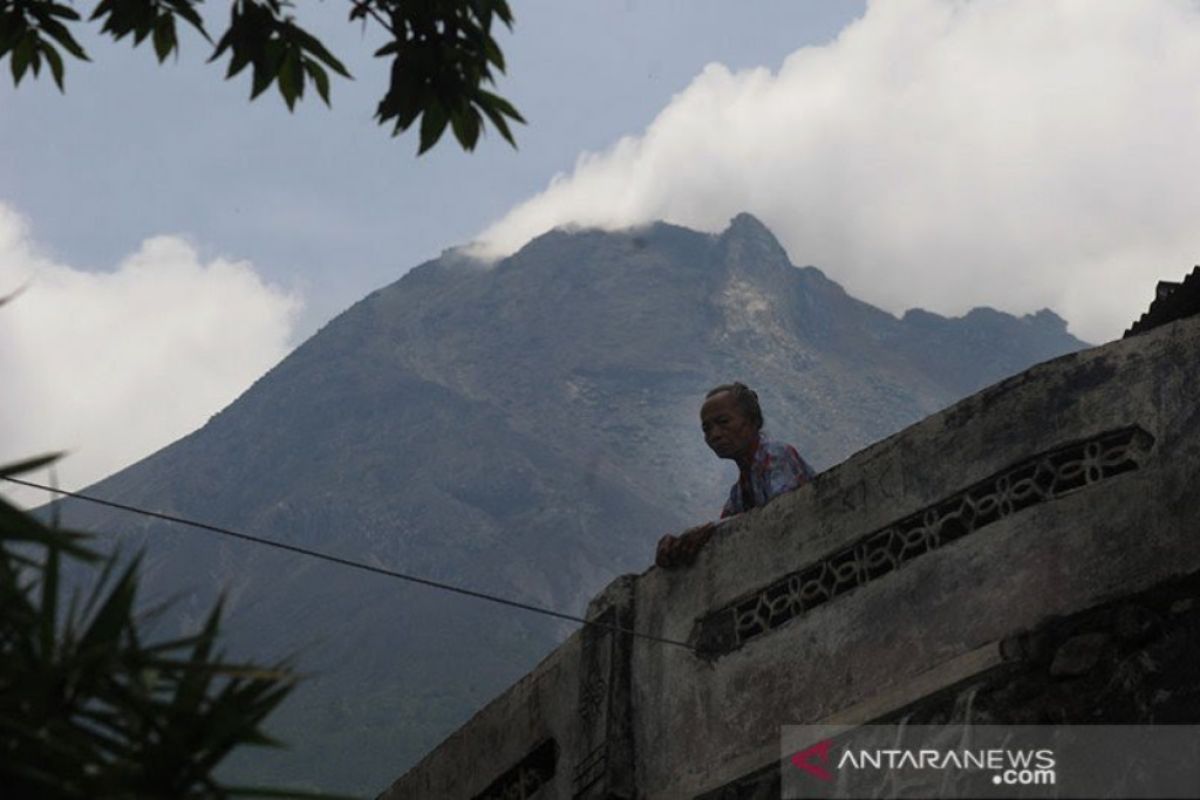 Gunung Merapi mengalami 44 kali gempa guguran