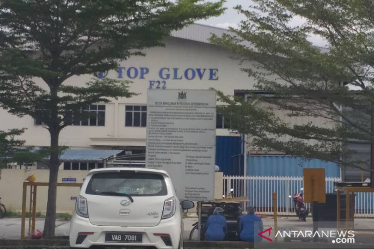 27 pabrik Top Glove ditutup karena  pekerja terkena COVID-19