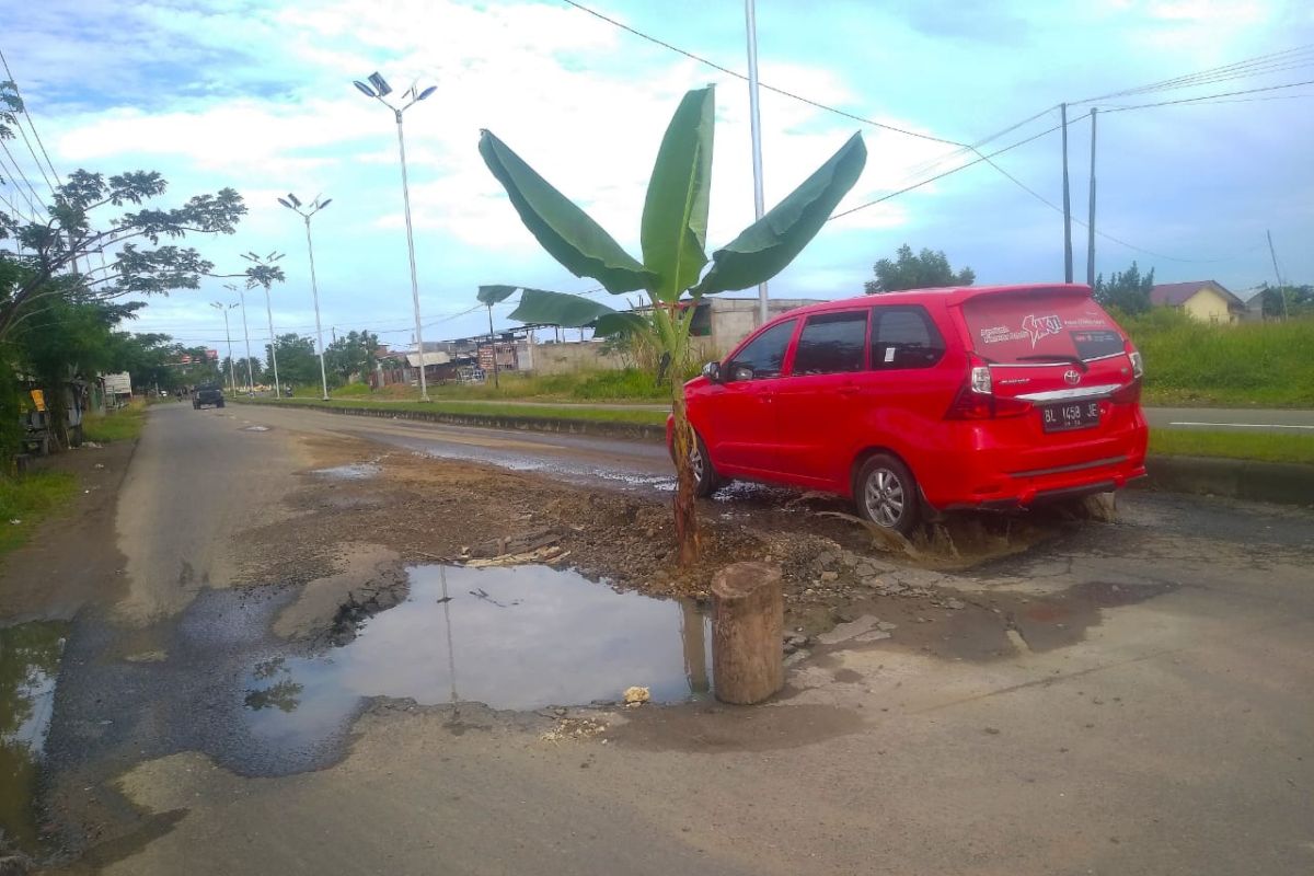 Terkait jalan ditanami pohon pisang, ini kata Dinas PUPR Kota Lhokseumawe