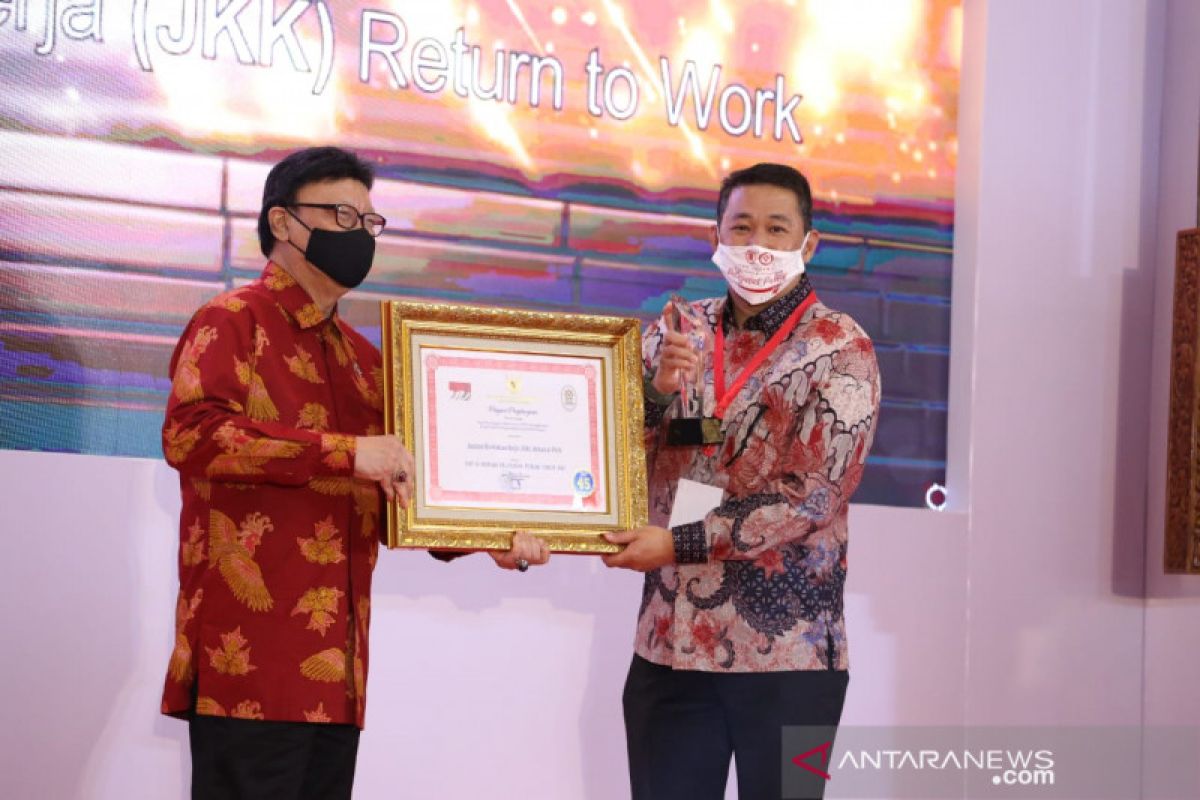 BPJAMSOSTEK raih Sinovik Award 2020 untuk program  JKK-RTW