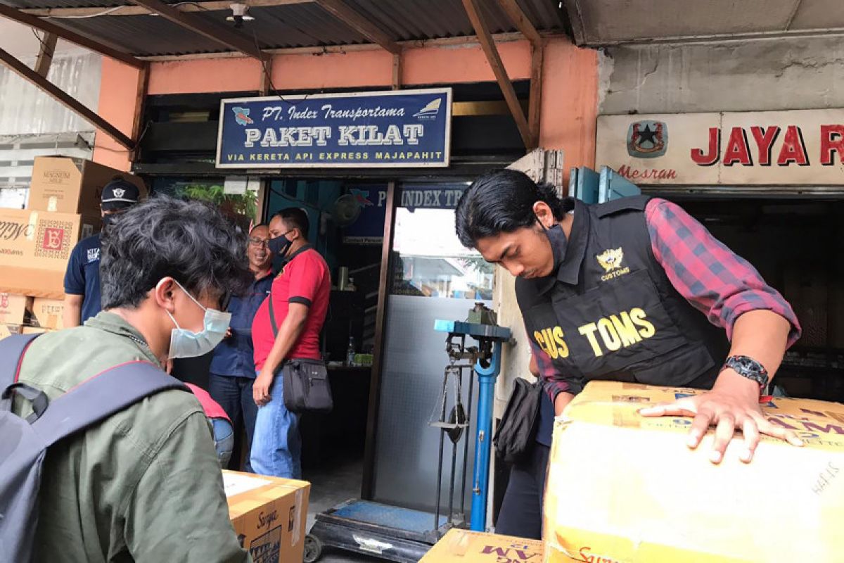 Kanwil Bea Cukai Jatim 2 sita ratusan ribu batang rokok ilegal