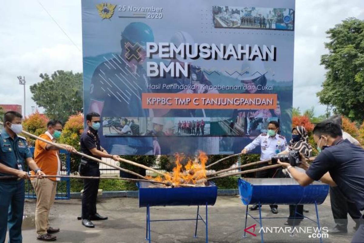 Kantor Bea Cukai Tanjung Pandan musnahkan 2.204 batang rokok ilegal