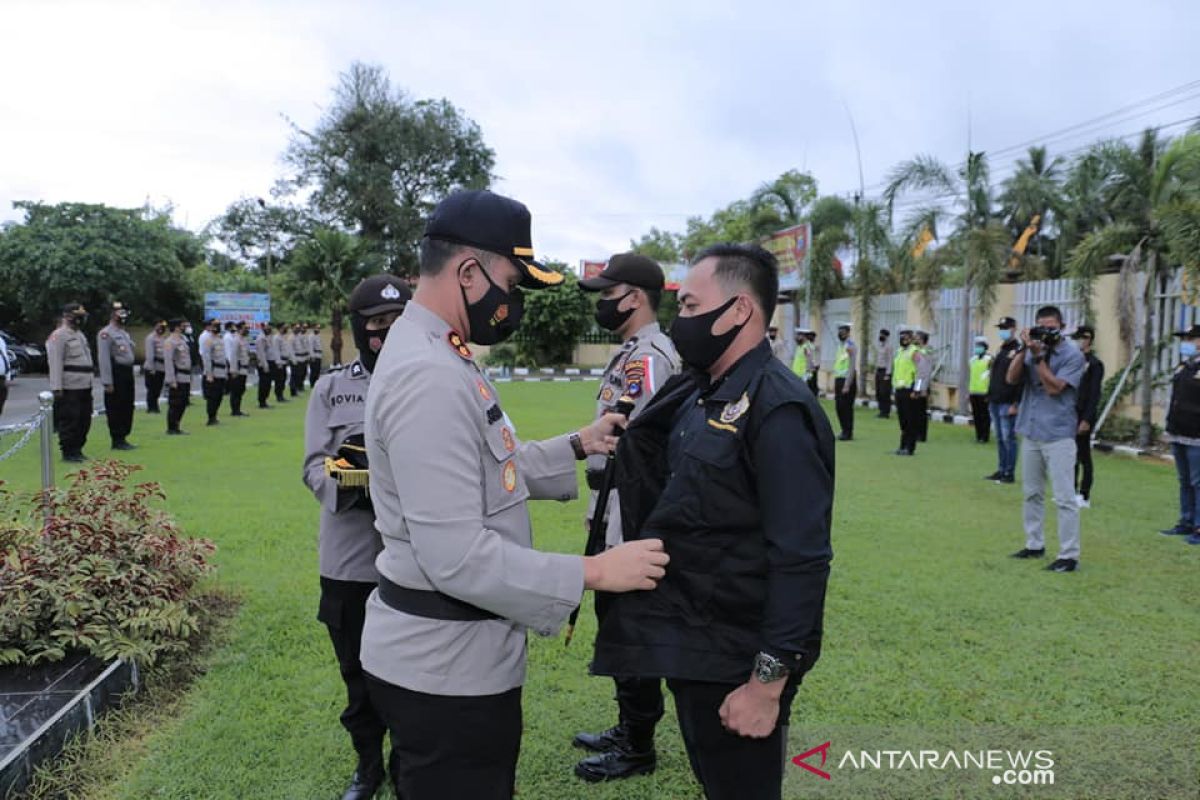 Petugas sukarela Pokdarkamtibmas HSS bantu tugas penegak hukum