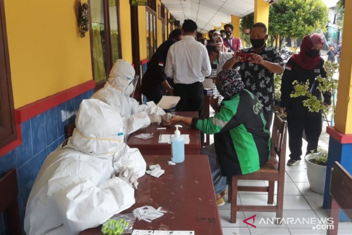 COVID-19 rapid testing commences for election supervisors in Medan