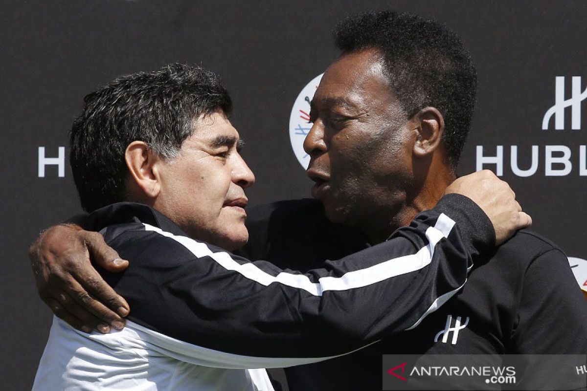 Hoaks, Pele berlutut di makam Maradona