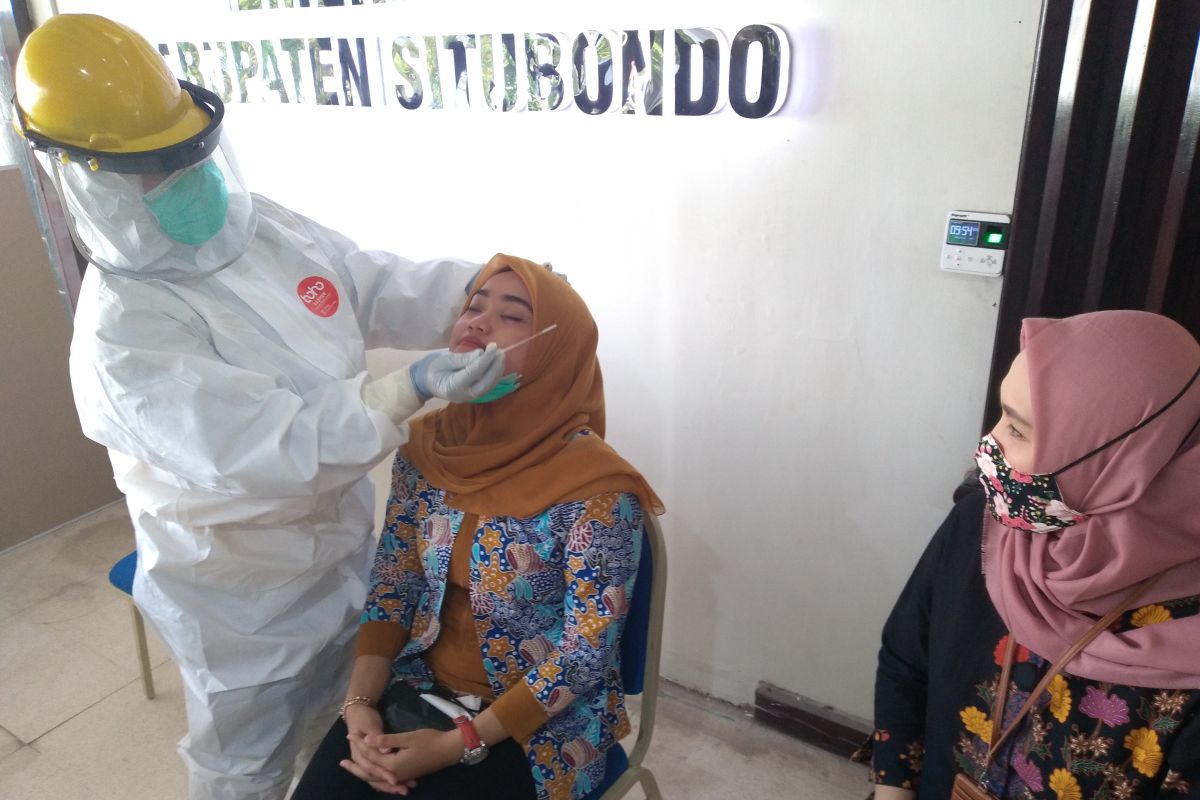 Satgas COVID-19 swab test puluhan pejabat Pemkab Situbondo