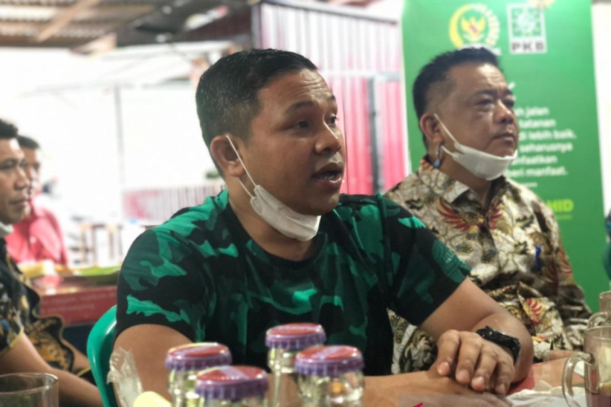 Wacana pelarangan ekspor kelapa bulat buat petani Inhil resah, ini jawaban anggota DPR RI