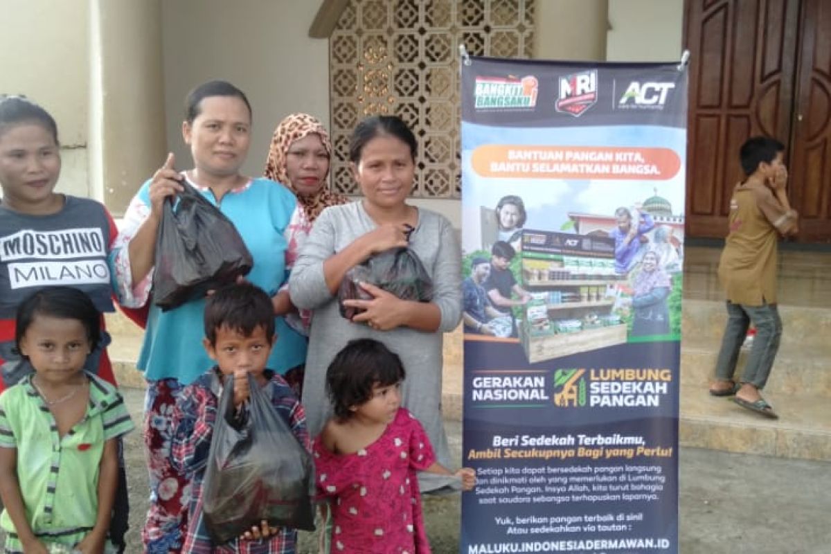 ACT Maluku berikan kebutuhan pokok untuk keluarga prasejahtera di Ambon