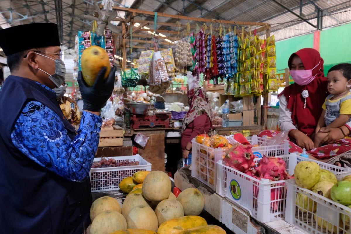 Pemkab Sidoarjo pasang CCTV pantau disiplin protokol kesehatan pedagang pasar