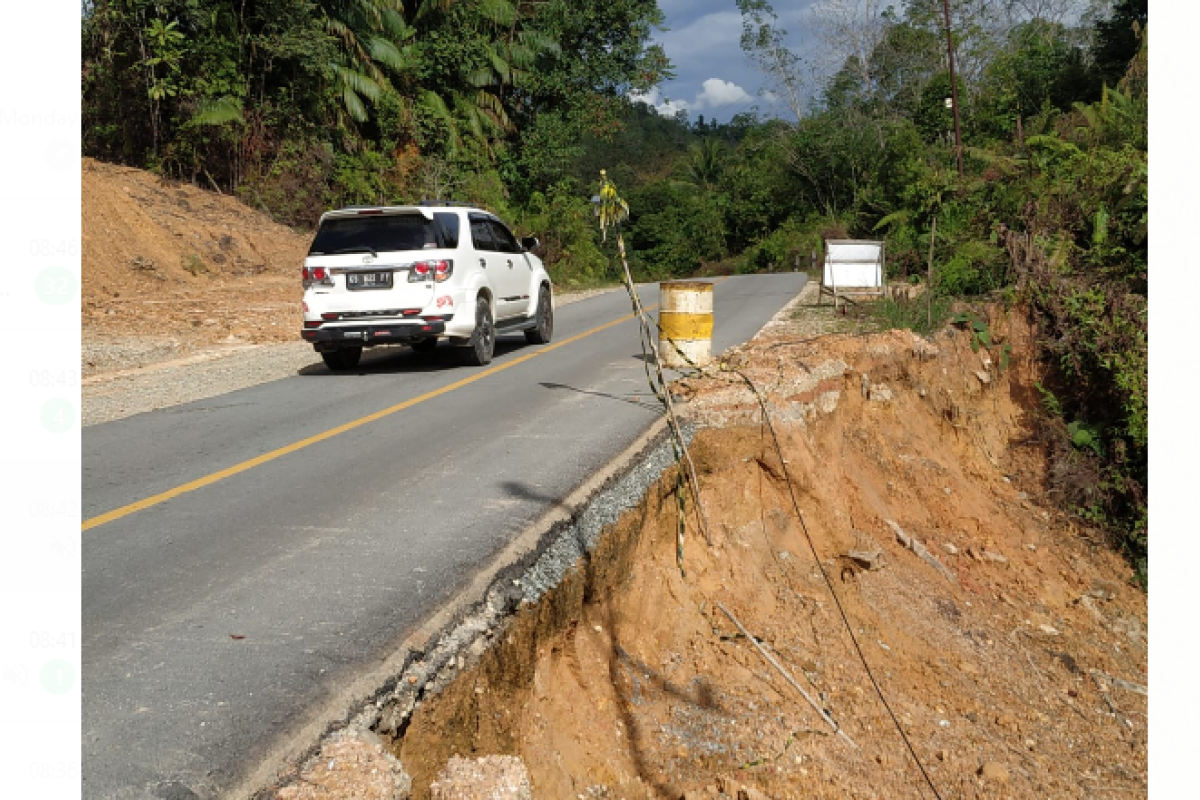 Ruas jalan nasional di Sulang Kapuas Hulu terancam putus akibat longsor