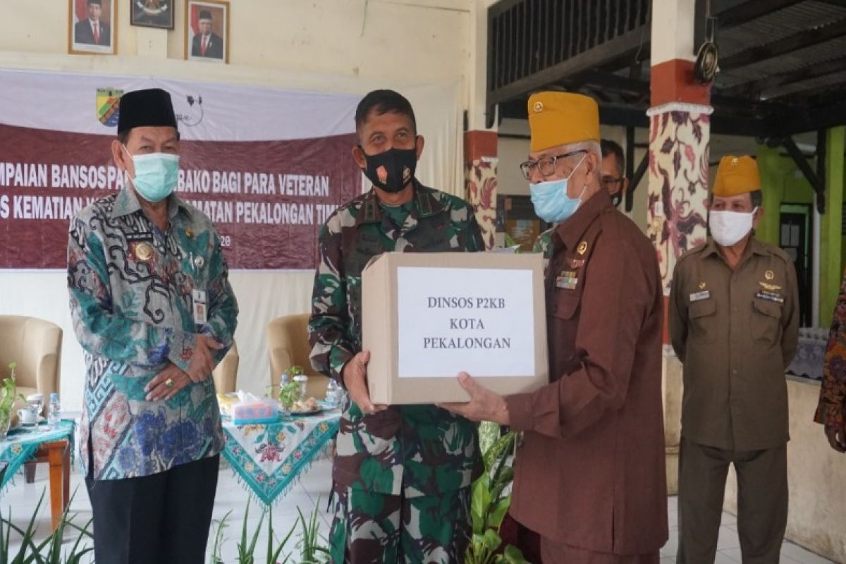 Pemkot Pekalongan dan Kodam IV/Diponegoro salurkan bansos sembako