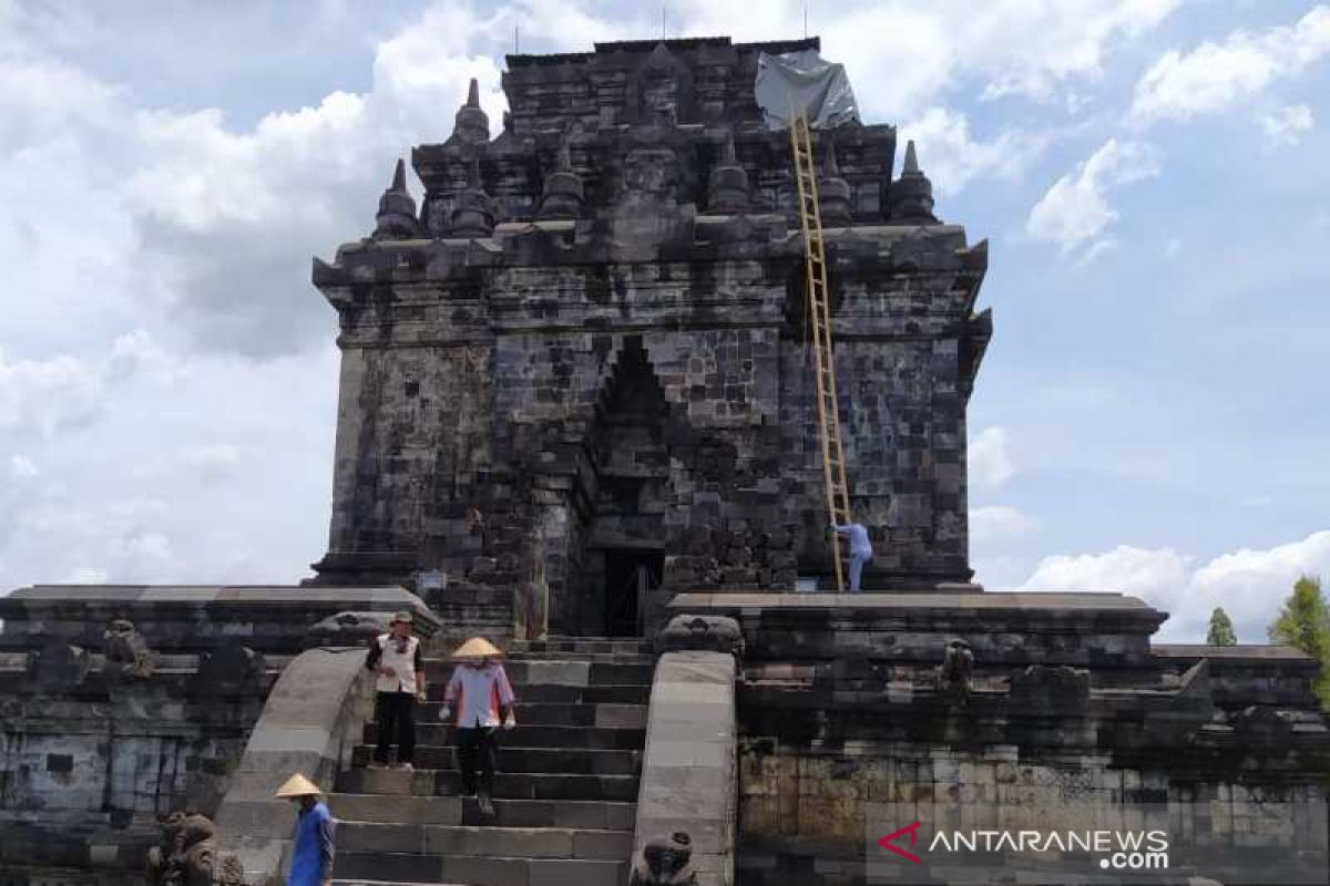 Candi Mendut ditutup "terpaulin" antisipasi erupsi Merapi