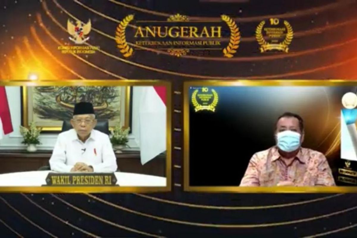 UI terima penghargaan PTN-BH dengan predikat informatif