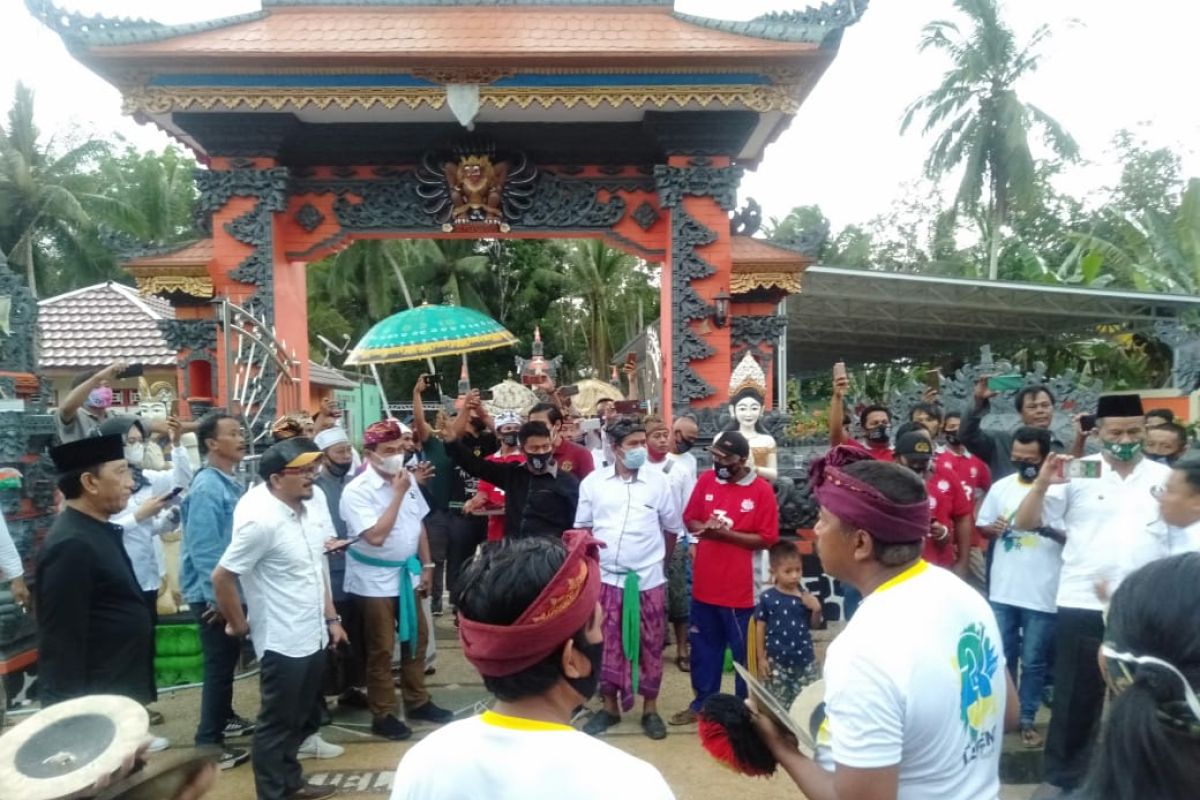 Datang ke Desa Wonorejo Kusan Hulu, Zairullah disambut tarian Bali