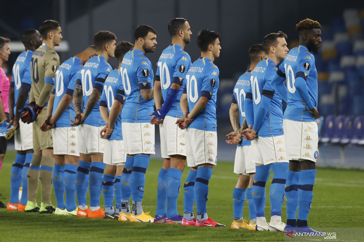 Para pemain Napoli kenakan Jersey nomor 10 untuk kenang Maradona