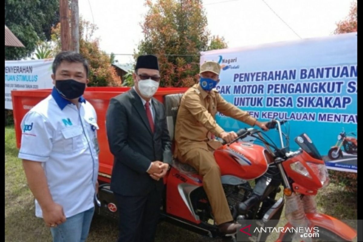 Bank Nagari salurkan bantuan pada dua kecamatan di Mentawai