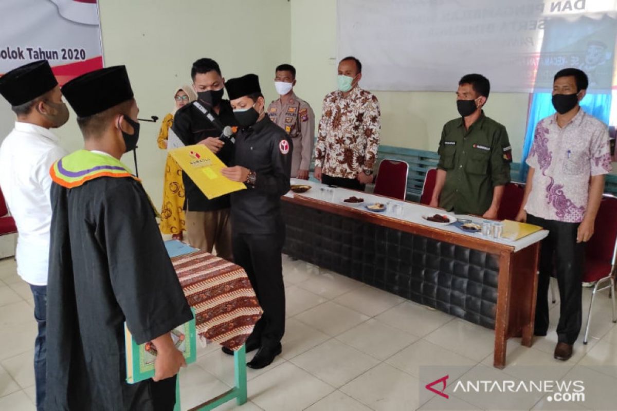 Bawaslu Kabupaten Solok lantik pengganti ketua Panwascam Pantai Cermin